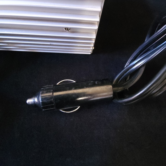 Xantrex Mobile Power Inverter 150 Schuko 150W / 230VAC 851-0162R w/ Power Cable - Picture 3 of 7